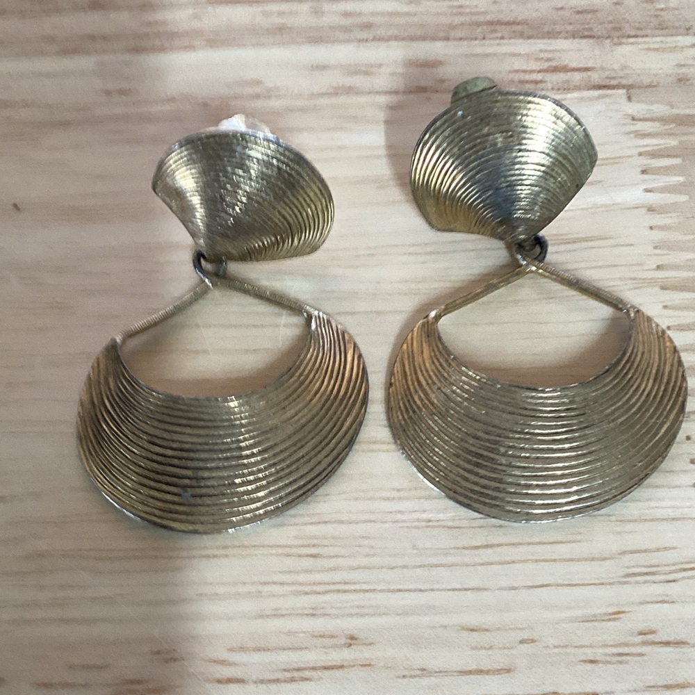 Shell design vintage Gold-Toned Women's Earrings